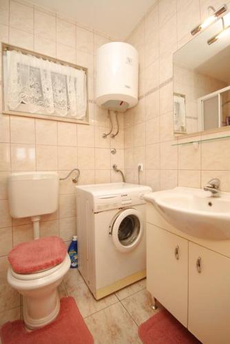 Apartments by the sea Razanj, Rogoznica - 8361, Rogoznica (photo 7)