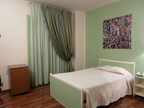 Comfort Single Room image 4