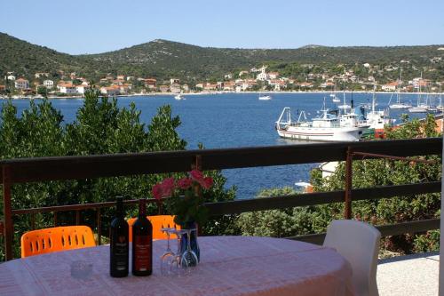 Apartments by the sea Vinisce Trogir - 1166