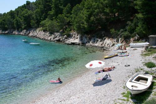 Seaside secluded apartments Cove Skozanje Hvar - 4024 - image 2