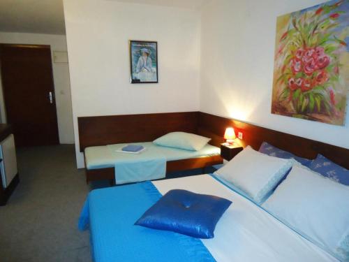  Triple Room Krilo Jesenice 10266b in Krilo