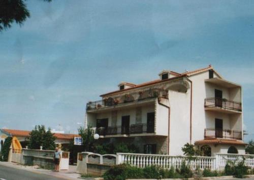 Apartments with a parking space Brodarica, Sibenik - 12405