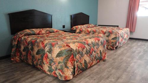 Queen Room with Two Queen Beds - Smoking