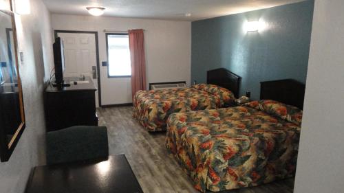 Queen Room with Two Queen Beds - Non-Smoking