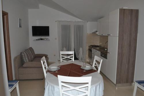 Apartments with a parking space Grebastica Sibenik - 13365 - image 8
