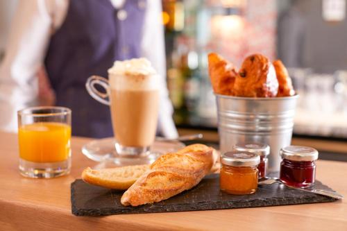 Mercure Lyon Centre Plaza République - image 8