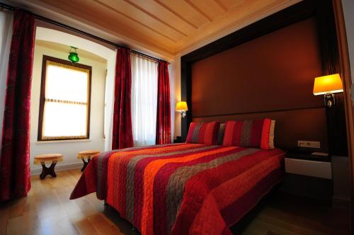 Ottopera Hotel Ideally located in the Beyoglu area, Ottopera Hotel promises a relaxing and wonderful visit. The property offers a wide range of amenities and perks to ensure you have a great time. 24-hour front desk