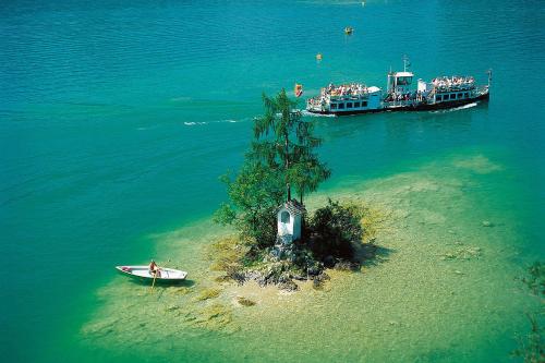 Hotel Seerose Garni Wolfgangsee - image 3