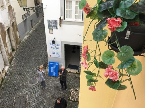 Castle Inn Lisbon Apartments - image 5