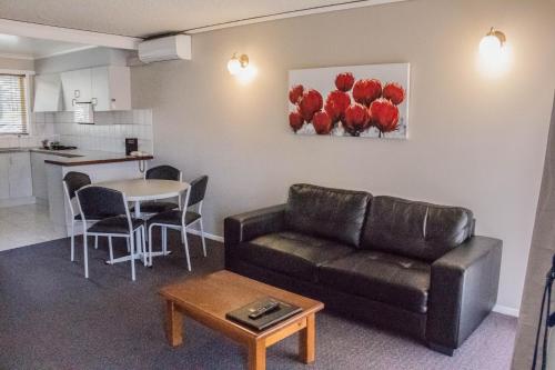 Blue Whale Motor Inn & Apartments Stop at Blue Whale Motor Inn & Apartments to discover the wonders of Warrnambool. The property offers a wide range of amenities and perks to ensure you have a great time. Service-minded staff will wel