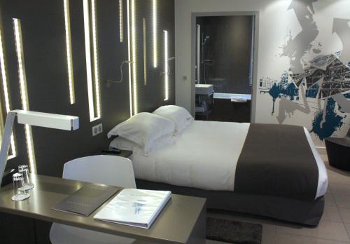 Arc de Triomphe Etoile - image 10