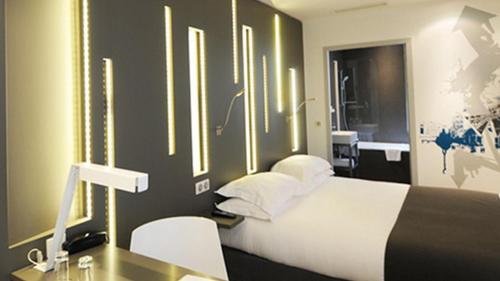 Arc De Triomphe Etoile Hotel - image 2