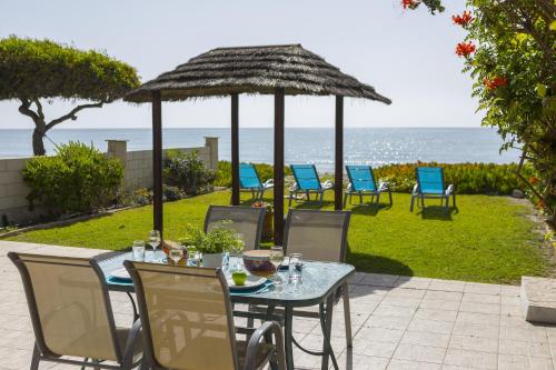 Meneou Beachfront Villa - image 9