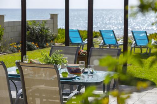 Meneou Beachfront Villa Larnaca