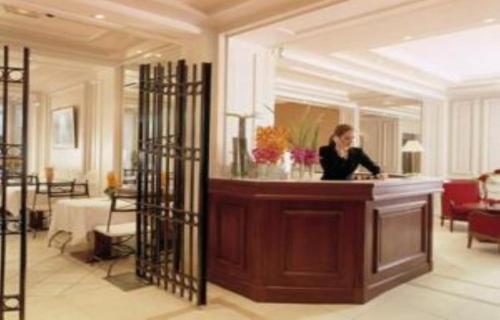 Hotel Suites Unic Renoir Saint-Germain - image 5