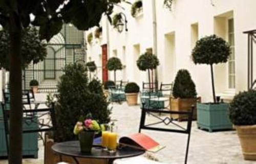 Hotel Suites Unic Renoir Saint-Germain - image 12