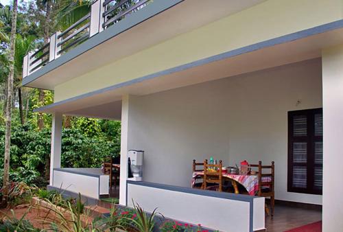 Holidayincoorg Nature's craft estate stay