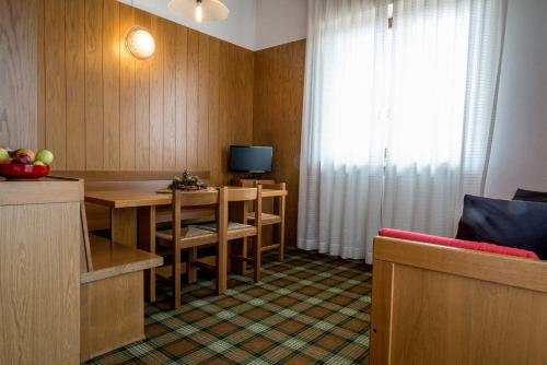 2 bedrooms, 3 beds