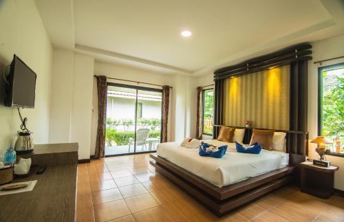 Facilities, Lanta Nice Beach Resort in Klong Nin Beach