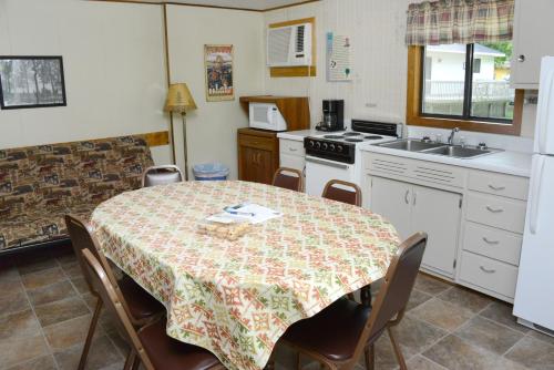 Riverside Resort - image 7
