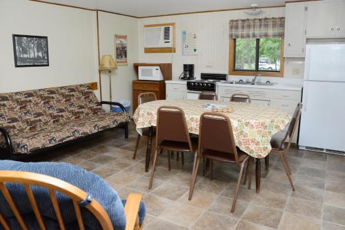 Riverside Resort - image 8