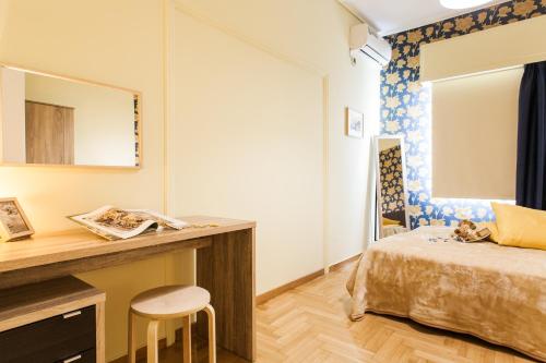 Private Central View rooms in Shared apartment near to Acropolis Metro Station, Atene (foto 9)
