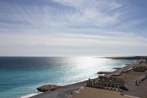 Appartement 3 pièces Nice Promenade des anglais dernier étage vue mer solarium 4
