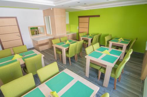 Laurus Motel Airport Tuzla - image 5