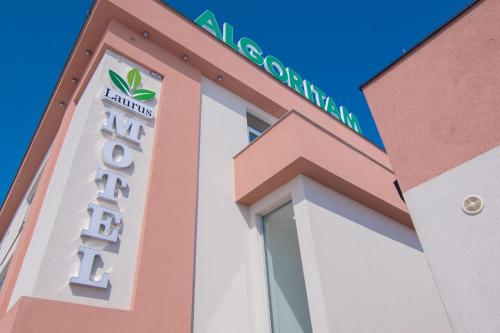 Laurus Motel Airport Tuzla - image 3