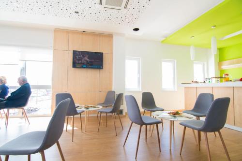 Laurus Motel Airport Tuzla - image 4