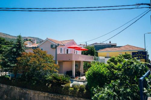 Apartments by the sea Podstrana Split - 14982