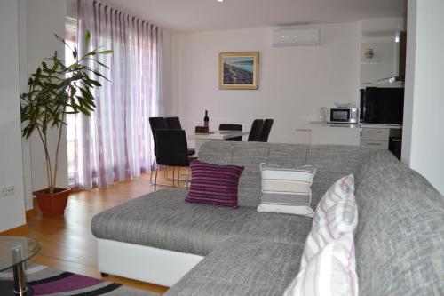 Apartments with a parking space Podstrana Split - 15001 