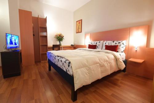 Chambre double, vue sur la piscine