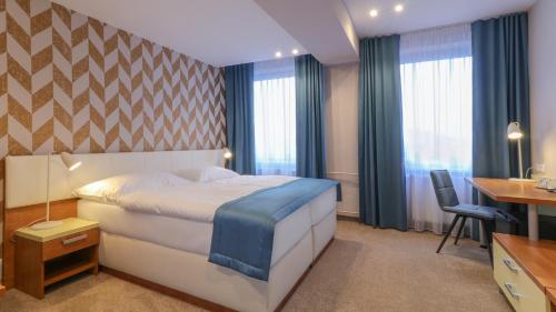 1 queen bed