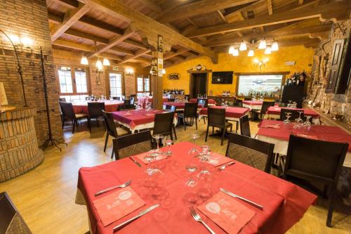 Apartamentos Turisticos EL Duende de Carricuende in Valderrueda
