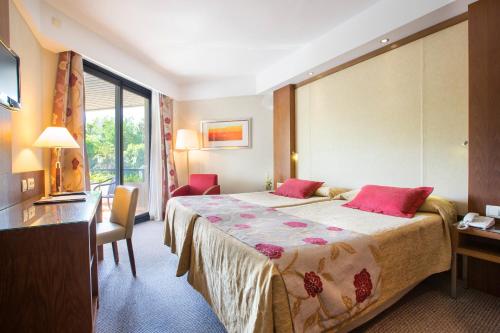 Single room, pool view