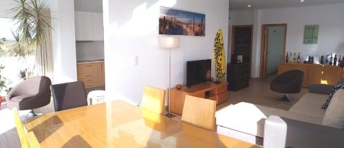 ห้องส่วนกลางสำหรับนั่งเล่น/ดูทีวี, Nira House Luxury & Simplicity in บาเลยา