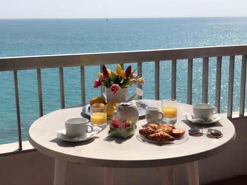 Standard Triple Room with Sea View
