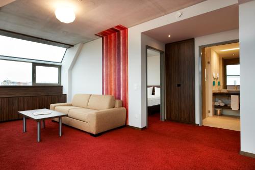 Simm's Hotel - image 10