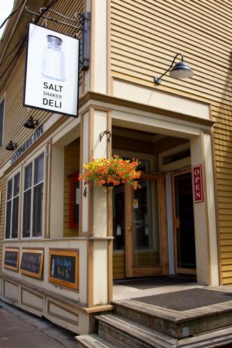 Salt Shaker Deli & Inn