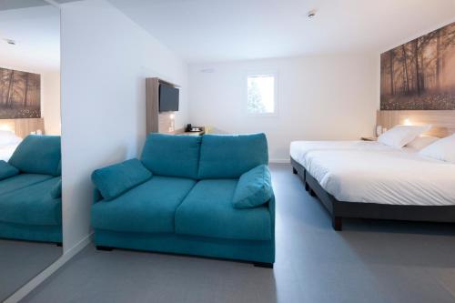 2 twin beds, 1 sofa bed