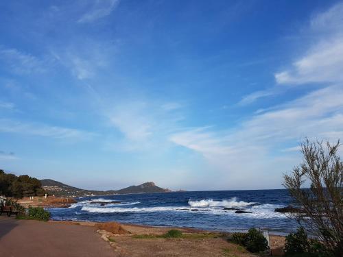 Beach, Appartement Boulouris - Bord de Mer near Scarparo le Bluegreen