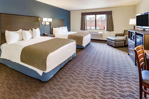 AmericInn by Wyndham Hotel and Suites Long Lake in Long Lake, USA