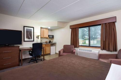Deluxe King Room - Non-Smoking
