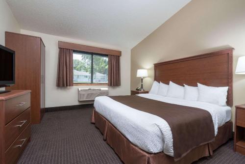 AmericInn by Wyndham Lake City - image 5