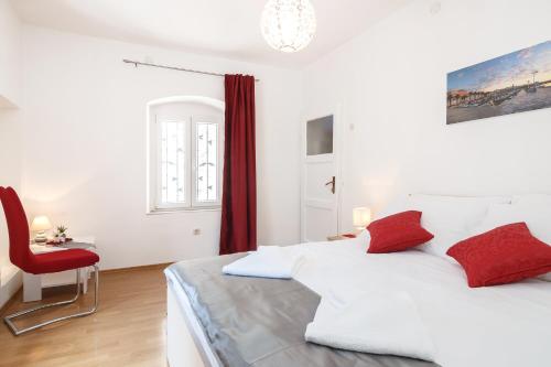 Split Inn Apartments - image 10