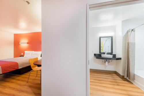 Motel 6-Fort Worth TX - Fort Worth Saginaw - image 3