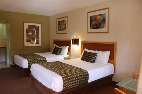 Hotel Colonial Ciudad Juarez Stop at Hotel Colonial Ciudad Juarez to discover the wonders of Ciudad Juarez. Featuring a complete list of amenities, guests will find their stay at the property a comfortable one. 24-hour front desk