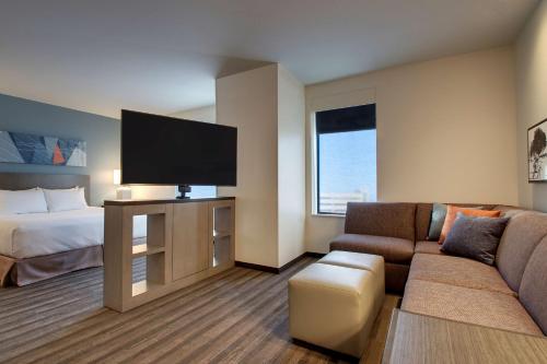 King Studio Suite with Kitchen and Sofa Bed