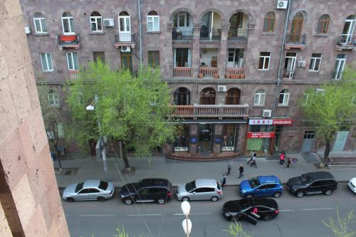 Super Location - Shared bathroom and kitchen, Erywań (zdjęcie 10)